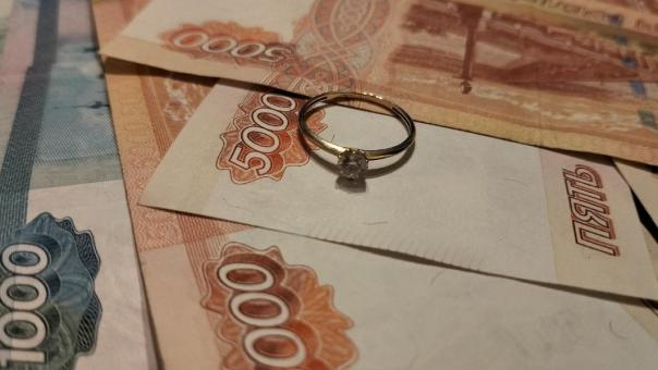 Кольцо 750-й пробы с бриллиантом продает новосибирец за 1,2 млн рублей