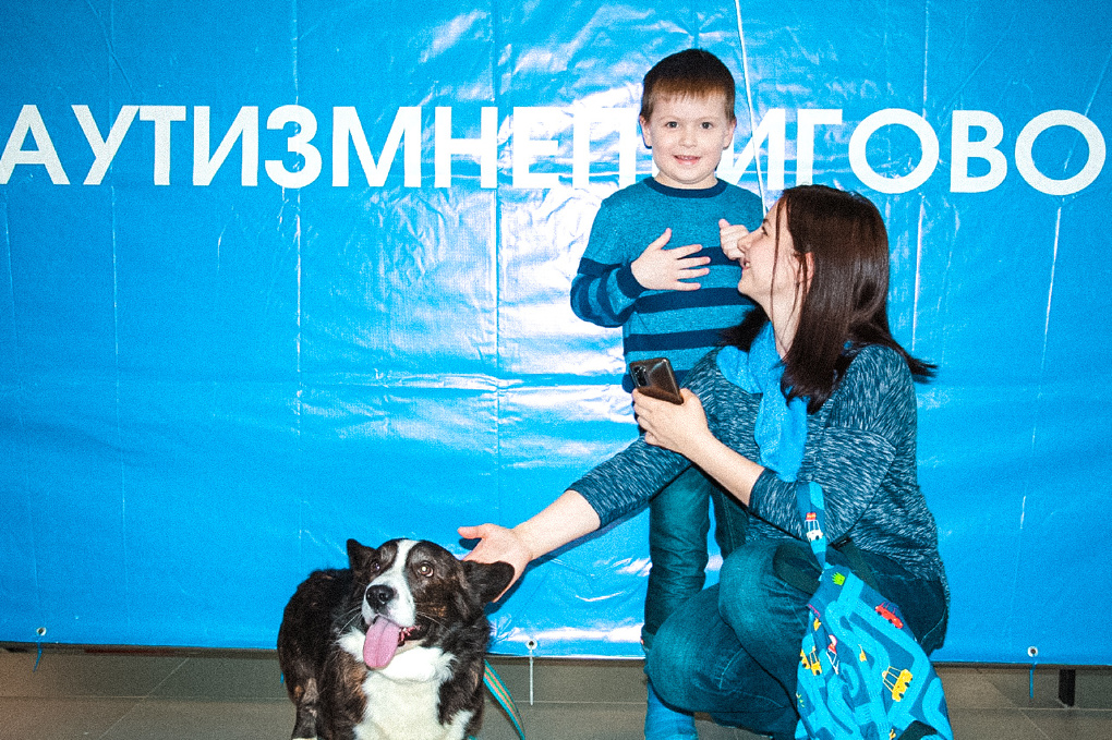Флешмоб #Аутизмнеприговор прошёл в Новосибирске