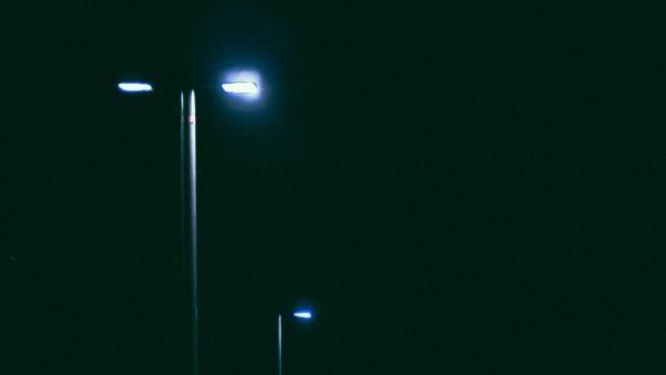 Дети частного сектора идут до школы в темноте в Дзержинском районе Новосибирска