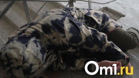 Приехал на собственную смерть: омич пригласил в гости бывшего мужа своей любовницы и зарезал его