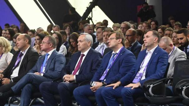 Губернатор Андрей Травников заявил о необходимости импортозамещения ПО на форуме Технопром-2025