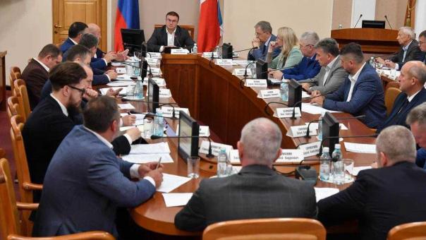 В Омске Виталий Хоценко провёл заседание по восстановлению прав дольщиков