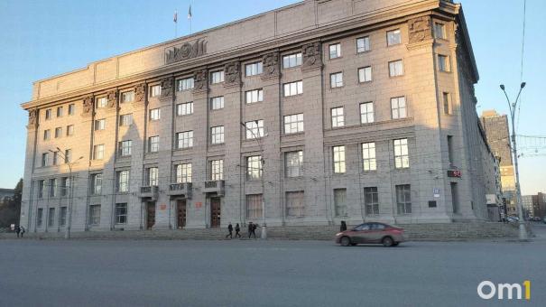 Парковку на 4 улицах запретили в Новосибирске — где теперь нельзя оставлять авто