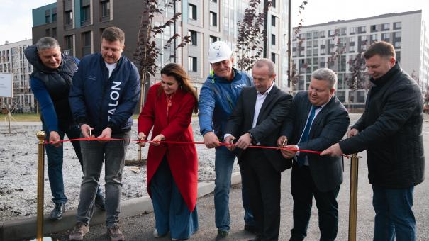 В новом микрорайоне на Левом берегу высадили черёмуховую аллею