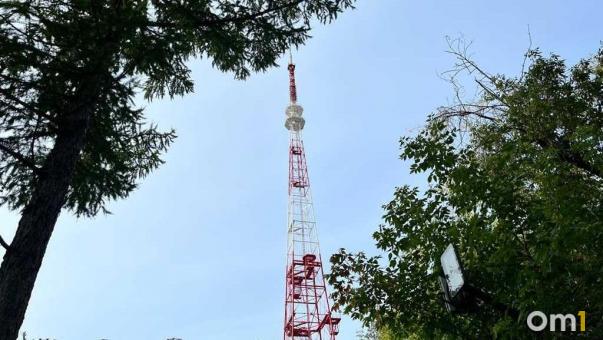 Яркое поздравление: на омской телебашне засияет праздничная подсветка в День учителя