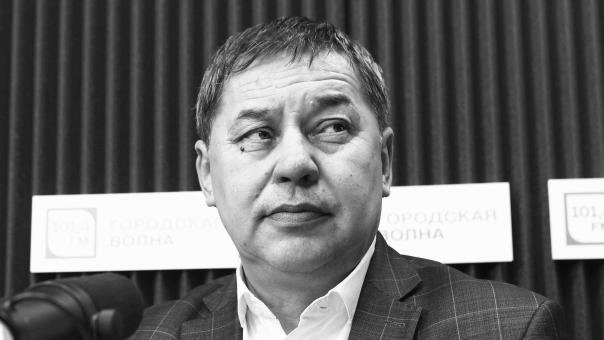 200 мест не хватило: прощание с главой района вышло за стены похоронного зала в Новосибирске