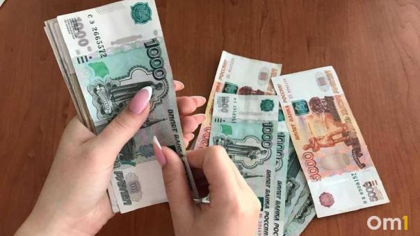 Принимала некачественные продукты: суд оштрафовал сотрудницу омской больницы за крупную взятку