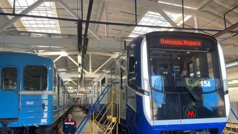 Утром — холодное, вечером — тёплое. В метропоезде «Ермак» будет меняться освещение в течение дня