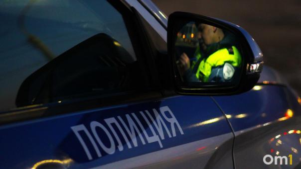 В Омской области заметили подозрительную машину: её водитель пытался уйти от погони и выпрыгнул из салона