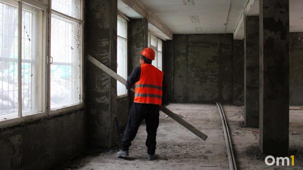 В Омской области ищут подрядчика, который доделает ремонт школы в Муромцево