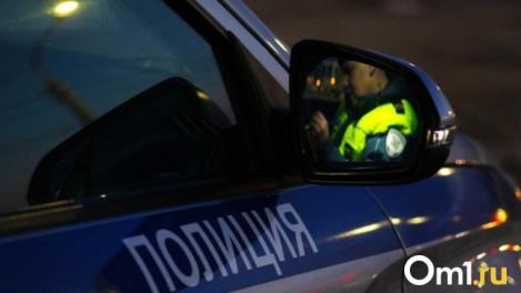 Новосибирец успел отскочить от летящей в него иномарки и попал на видео
