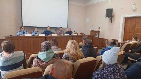 Прокуратура Новосибирска взяла на контроль расселение жителей сгоревшего аварийного дома