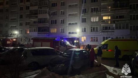 Трёх человек спасли сотрудники МЧС России при пожаре в многоэтажном доме в Новосибирске