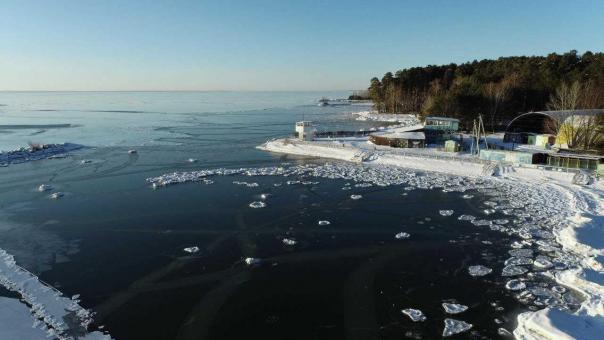 Рыбакам станет безопаснее: над Обским морем в Новосибирске запустили спасательный дрон