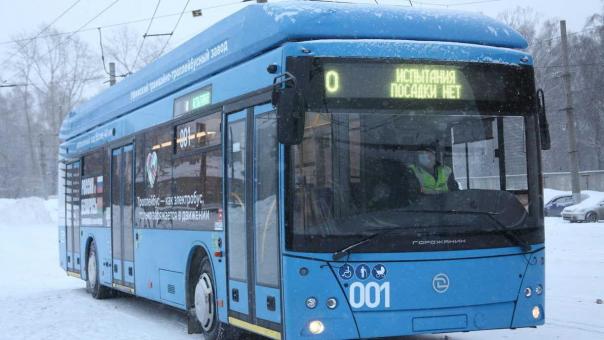 «Пнул её ногой по лицу»: в Новосибирске мужчина напал на кондуктора в автобусе №98