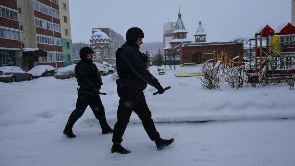 Пьяная жительница дважды за день устроила дебош в подъезде дома на Челюскинцев в Новосибирске