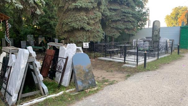 В Новосибирске спилили 40 деревьев на кладбище «Северное» для создания нового погребального квартала