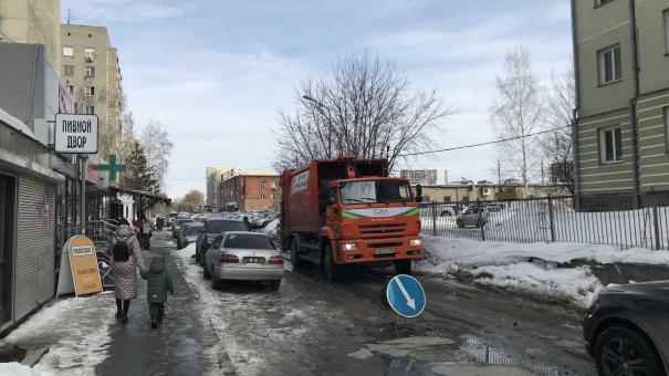 Мэр Новосибирска обязал городскую администрацию контролировать работу регионального оператора по вывозу мусора