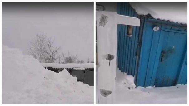 Дом с инвалидами освободили из снежного плена под Новосибирском
