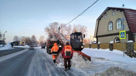 700 самосвалов снега за сутки: как Новосибирск убирает город в праздники