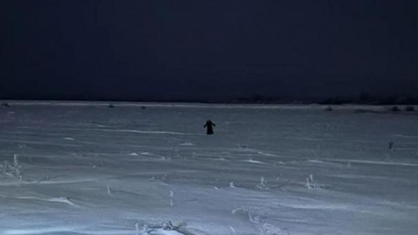 На спине по снегу при –17°C: спасатели Новосибирска эвакуировали 68-летнюю бабушку из поля