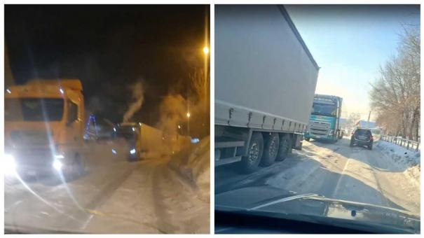 «Дети не могут доехать до школы»: застрявшие в снегу фуры парализовали движение нескольких улиц в Октябрьском районе