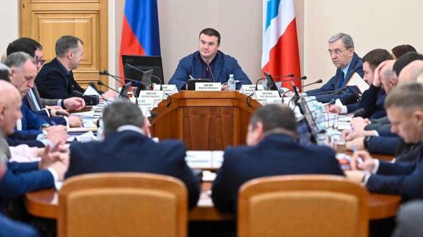 Губернатор поручил проверить безопасность во всех школах Омской области после происшествия в Татарстане