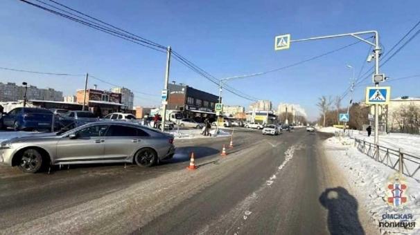 В Омске водитель иномарки сбил девочку на нерегулируемом переходе