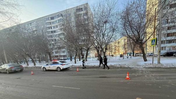 В Омске водитель иномарки сбил двух пешеходов на «зебре»