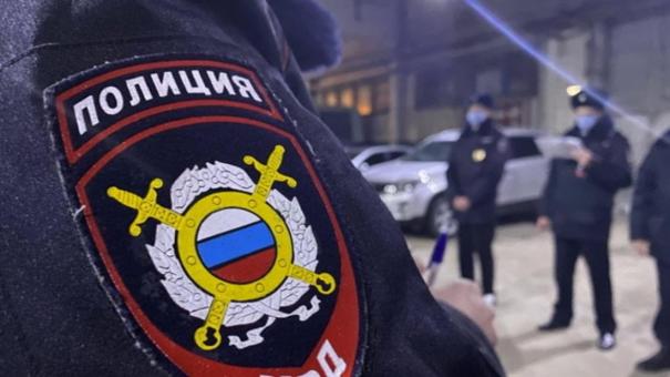Мошенник в форме полицейского обманул семь человек в Новосибирске