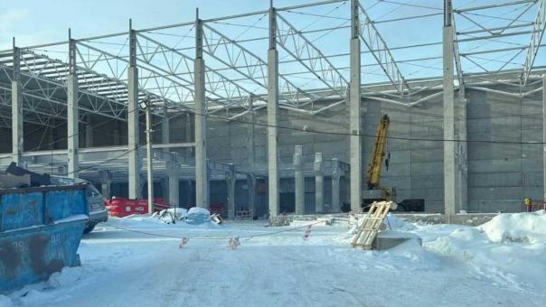 Кровельщик получил тяжёлые травмы после падения с шести метров на стройке в Новосибирском районе