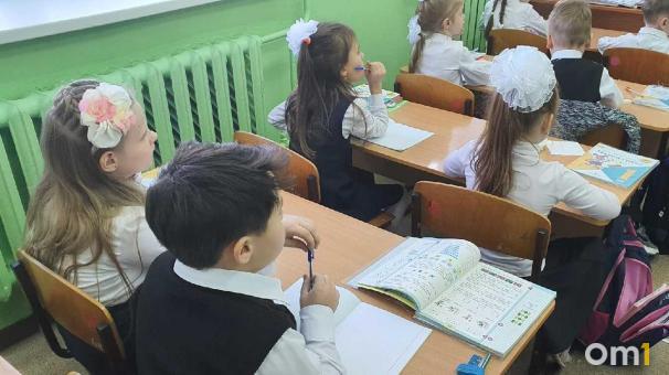Стало известно, каким омским школам нужно больше всего учителей