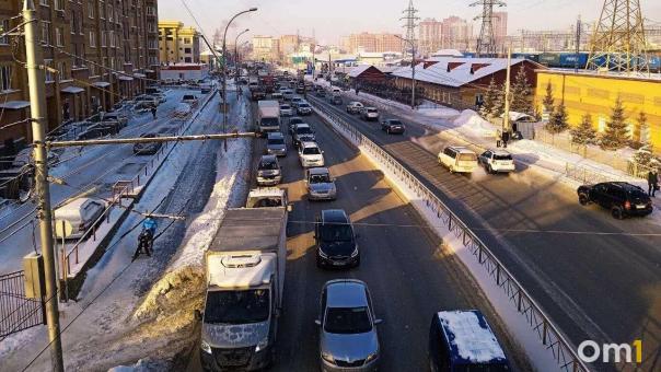 Перед длинными выходными Омск сковали пробки