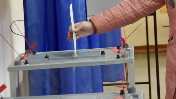 Зарплата 23 220 рублей — депутат Госдумы раскритиковал работу «Почты России» в Новосибирской области