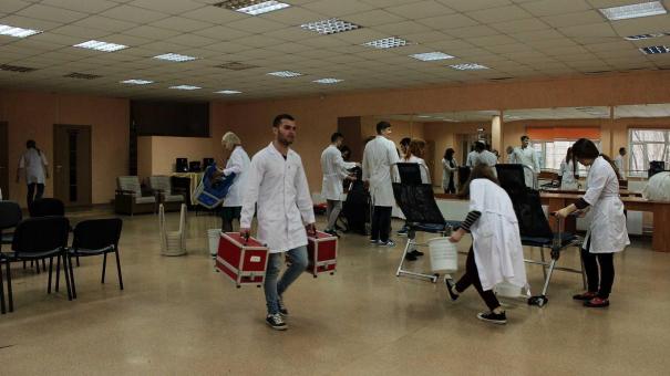 Пациентка из Новосибирска подала в суд на клинику после неудачной операции на подтяжку век