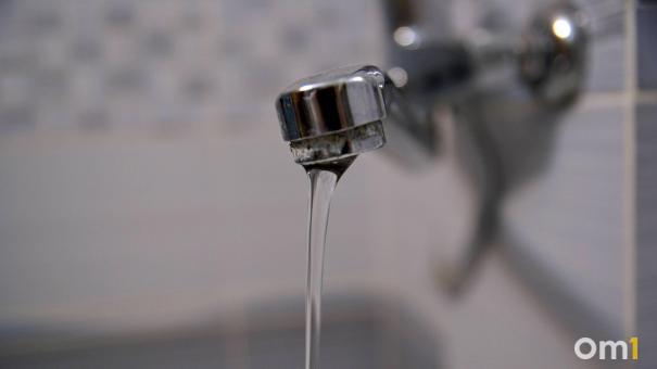 Авария на водоводе оставила без горячей воды три улицы в Октябрьском районе Новосибирска