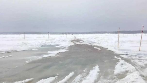 В Новосибирской области начинают закрывать ледовые переправы из-за потепления