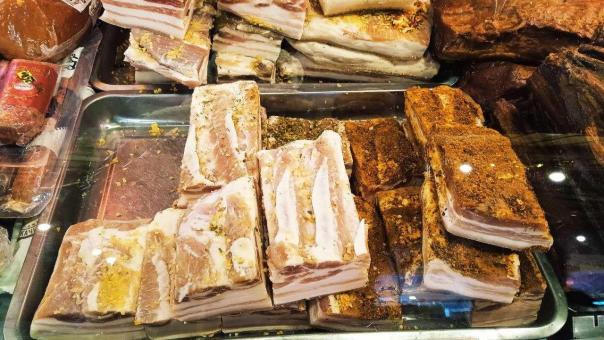 Мясо без справок: в ларьках Новосибирска не показывают документы