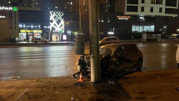 Водитель не справился с управлением: 14-летний пассажир попал в больницу после аварии в Новосибирске