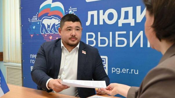 Ещё два омича подали документы для предварительного голосования партии «Единая Россия»