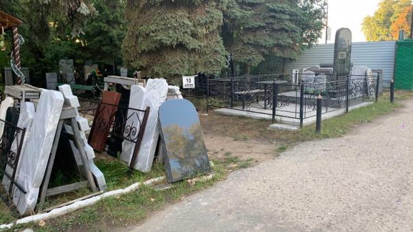 Как добраться до кладбищ в Радоницу: в Новосибирске ограничат въезд машин 21 апреля