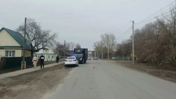 Несколько часов боролся за жизнь: пешеход погиб после наезда автомобиля под Новосибирском
