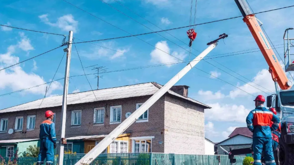 Ураган оставил без света сотни домов в Новосибирской области