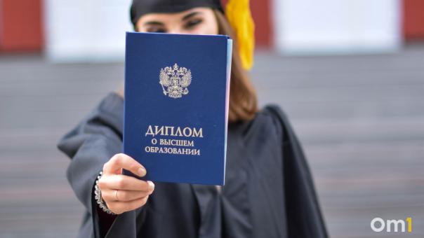 Ручка, паспорт и шоколадка: что можно брать с собой на ЕГЭ в 2026 году