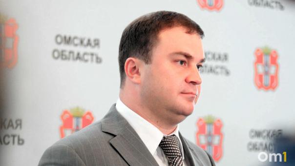 Губернатор Омской области навестил бабушку, которая провезла его в кабриолете по сгоревшему селу