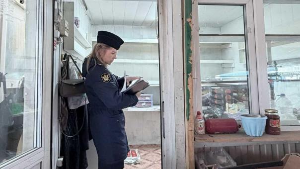 В Новосибирске на 20 суток закрыли овощной павильон на рынке «Регион» из-за антисанитарии