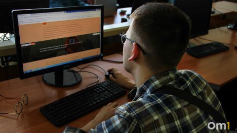 Омичи назвали грубость и сплетни главной причиной стресса на работе
