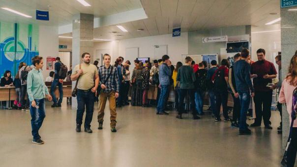 Физика вместо информатики и только «Госуслуги»: как изменится приём в новосибирские вузы в 2026 году