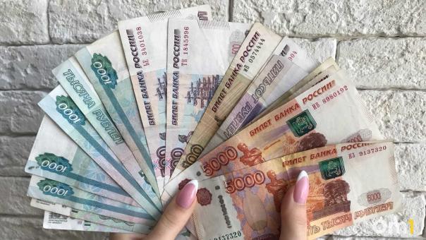 Омич выманил у женщины 12 тысяч рублей на «лечение» чужих детей