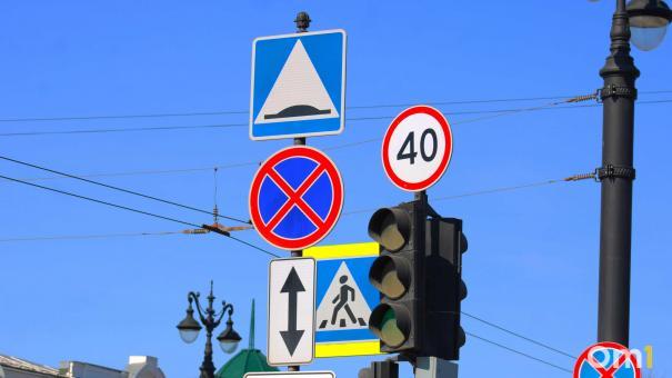 На улицах Жуковского и Плановой в Новосибирске протестировали режим «зелёная улица»